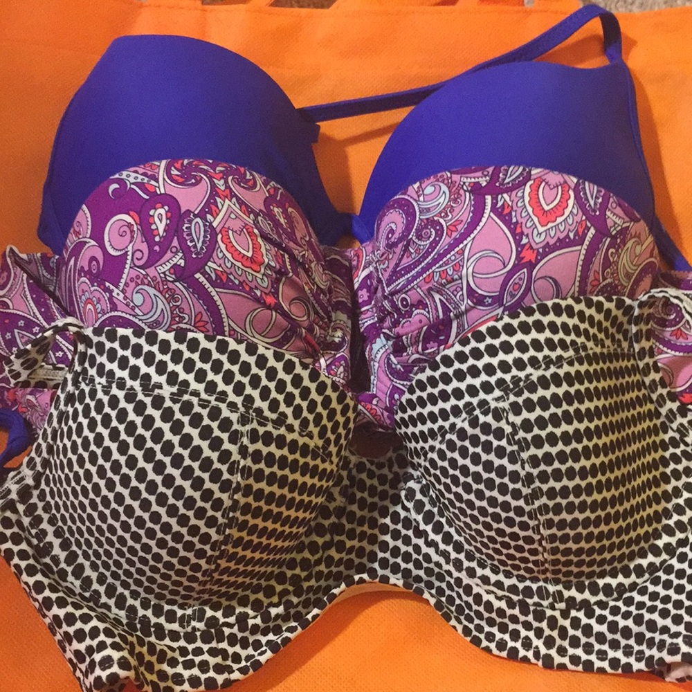 4 for $20 Swim tops Body Glove& 2 old navy size XS